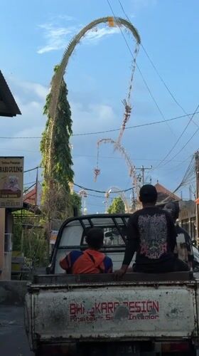 Balinese street life and glowing skies over North Kuta rooftops