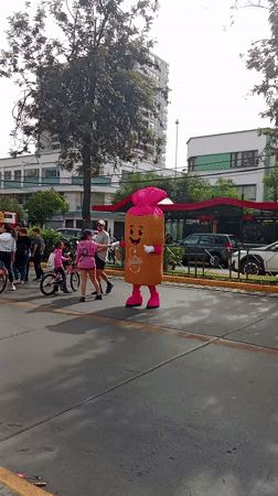 Community cycling event draws families to Santiago streets