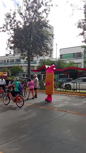 Community cycling event draws families to Santiago streets