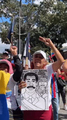 Pro-government rally draws hundreds to Caracas streets with Venezuelan flags