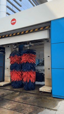 Routine commercial activities documented across Badalona, Spain