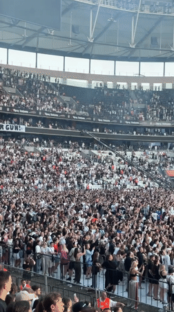 Max Korzh concert draws crowds to Beşiktaş stadium