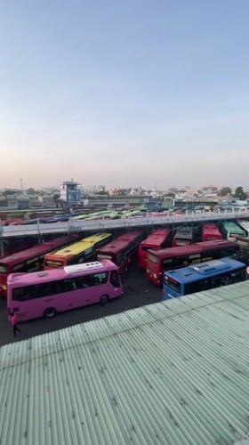 Ho Chi Minh City bus station documented in evening footage