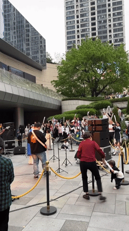 Band performs outdoor concert in busy Jiulongpo District plaza