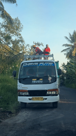 Power line maintenance crew spotted working in Tegallalang