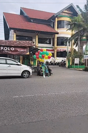 School assembly draws large crowd in Lhokseumawe courtyard