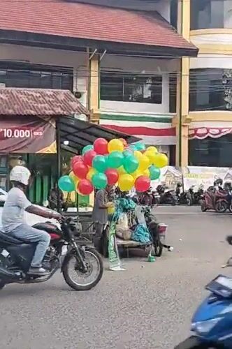 School assembly draws large crowd in Lhokseumawe courtyard