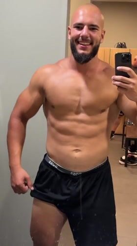 Post-workout mirror selfies in a Sofia gym locker room
