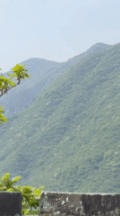 Morning visit to Great Wall features paragliders overhead