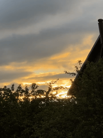 Dramatic sunset clouds captivate Nizhny Novgorod residents Friday evening