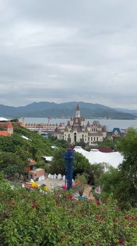 Early morning visit to Nha Trang theme park zoo