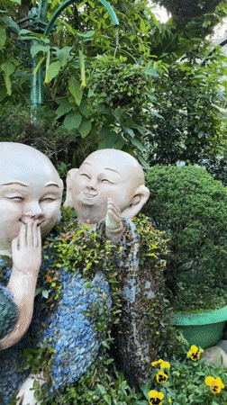 Tourists explore Da Nang attractions and Ba Na Hills