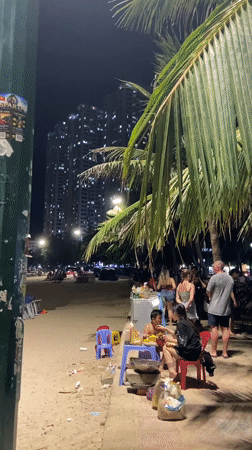 Nha Trang beachfront night: shoreline strolls, drinks, and dinner