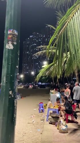 Nha Trang beachfront night: shoreline strolls, drinks, and dinner