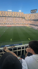 Soccer match draws packed crowd to València stadium
