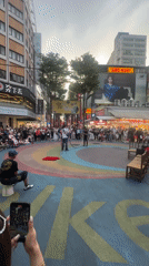 Street performers draw crowds in Taipei pedestrian area