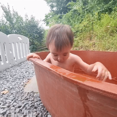 Toddler tub time and a relaxed family day in rural South Korea