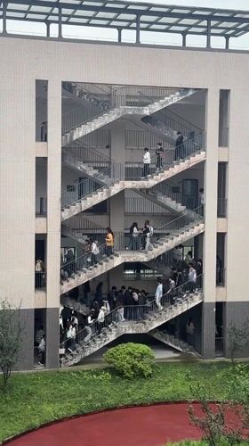 Morning snapshots capture daily life in Jiangjin, China