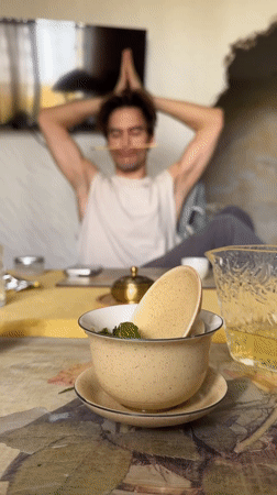 Man conducts hour-long tea ceremony meditation session in Sevastopol