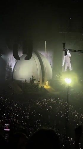 Concert with futuristic dome stage draws crowds in Montreal