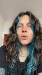 Woman documents beauty routine in selfies in Gijón