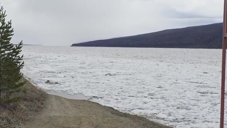 Broken ice formations documented on Russian waterway near Lensk
