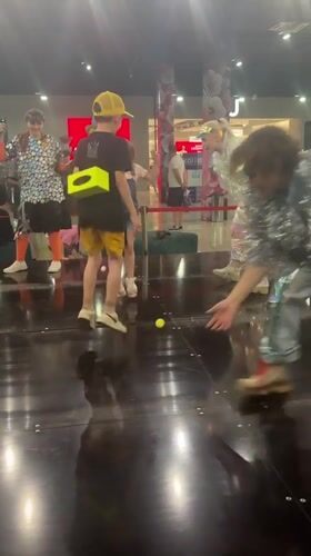 Children's entertainment event held at Russian shopping mall
