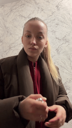 Woman documents daily routine with perfume, selfies in Reshetnikovo