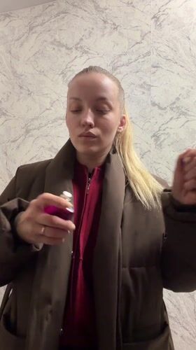 Woman documents daily routine with perfume, selfies in Reshetnikovo