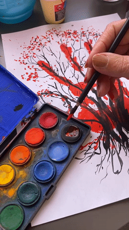 Artist creates watercolor paintings during afternoon session in Czechia
