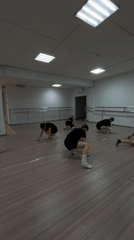 Six athletes perform synchronized warm-ups in Votkinsk studio