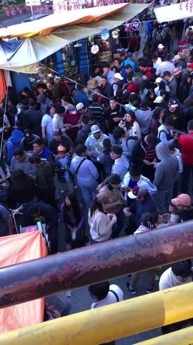 Evening crowd browses busy La Paz street market
