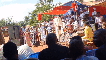 Outdoor church service draws hundreds in Kalemie, Congo