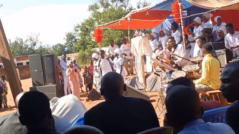 Outdoor church service draws hundreds in Kalemie, Congo