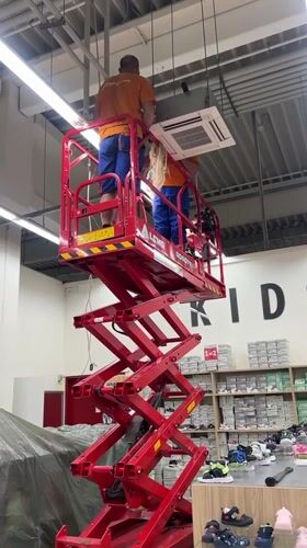 Evening maintenance work documented at Sliven retail store