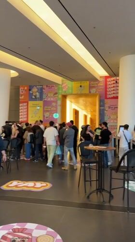 Social gathering observed at Tel-Aviv indoor venue