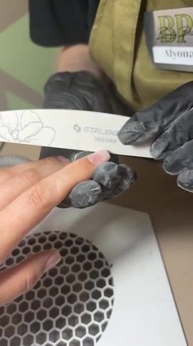 Nail technician Alyona provides manicure service in Podgorica