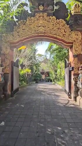 Morning street life and temples documented across Denpasar