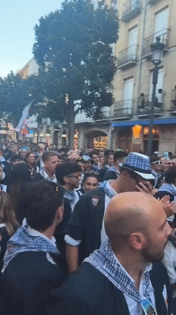 Vitoria-Gasteiz streets packed during coordinated festival dress-up