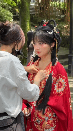 Traditional Chinese cultural performance documented in Yuzhong District