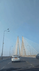 Driver records daytime crossing of Mumbai cable-stayed bridge