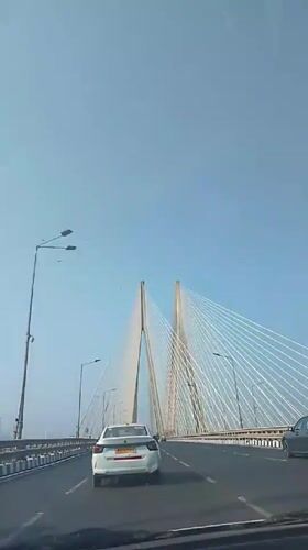 Driver records daytime crossing of Mumbai cable-stayed bridge