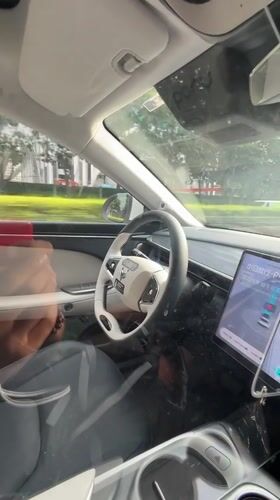 Vehicle with dual navigation tablets observed driving Nanshan District
