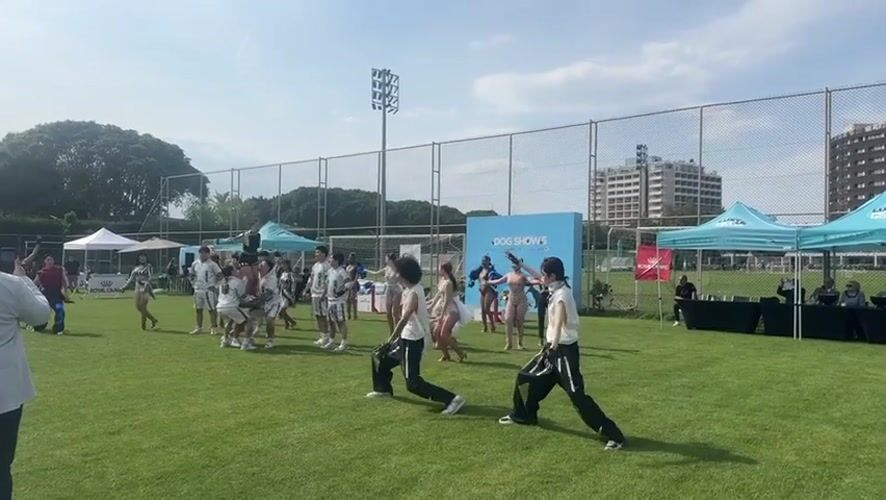 Cheerleading performance and sleeping dachshund captured in Antalya