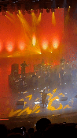 Full band concert lights up a smoky Yerevan stage