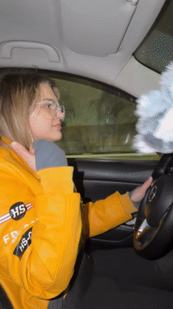 Woman drives through Naberezhnye Chelny singing to music at night