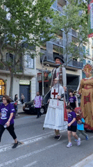 Traditional giant figure parade draws crowds in Barcelona