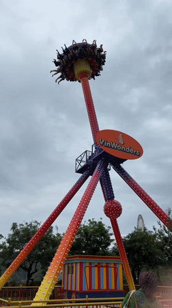 Tourist captures VinWonders pendulum ride experience in Vietnam