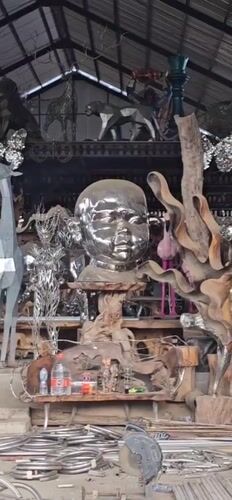 Art workshop showcases metal animal sculptures in Ubud District