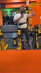 Man takes gym selfies while flexing in Yoshkar-Ola